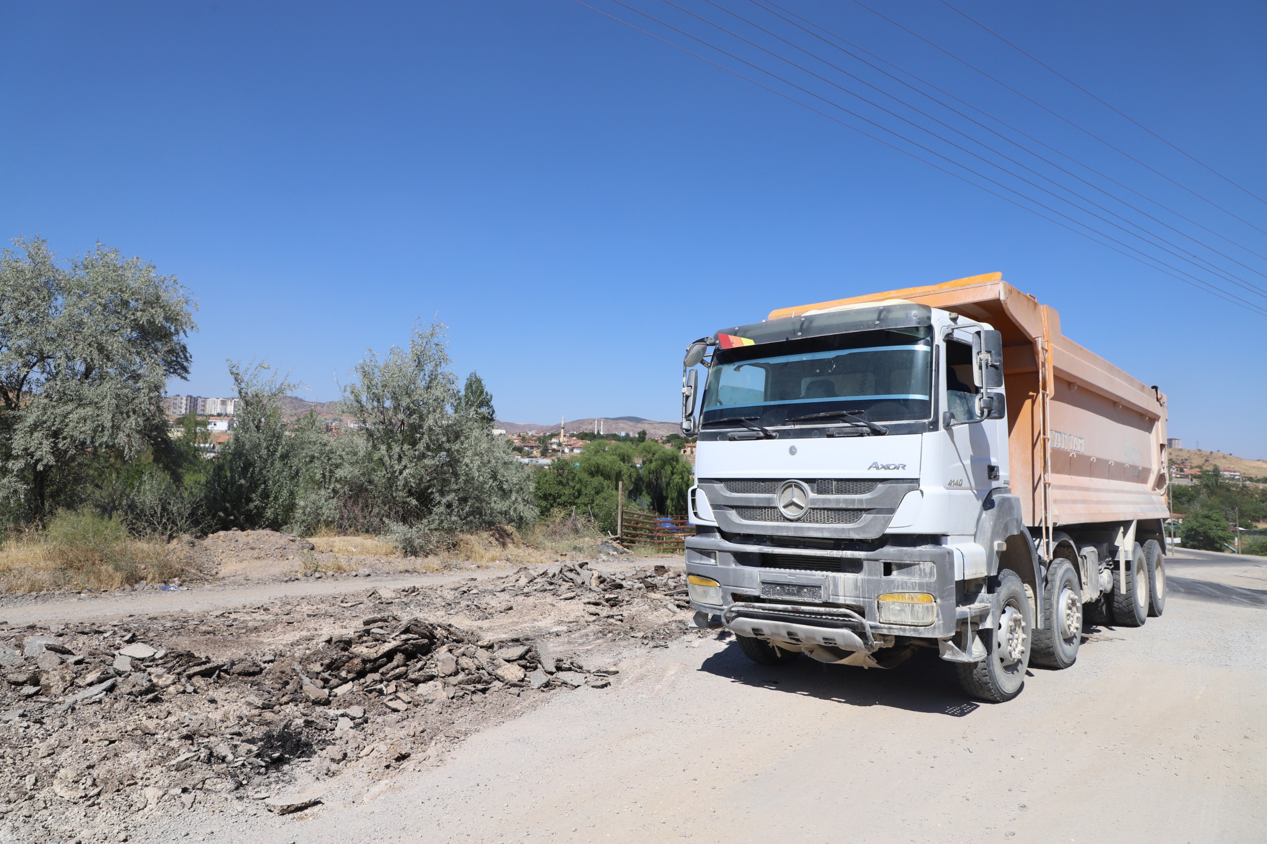 acisu-aile-mezarligina-ulasimi-saglayan-yolda-yapim-calismalarimizi-baslattik